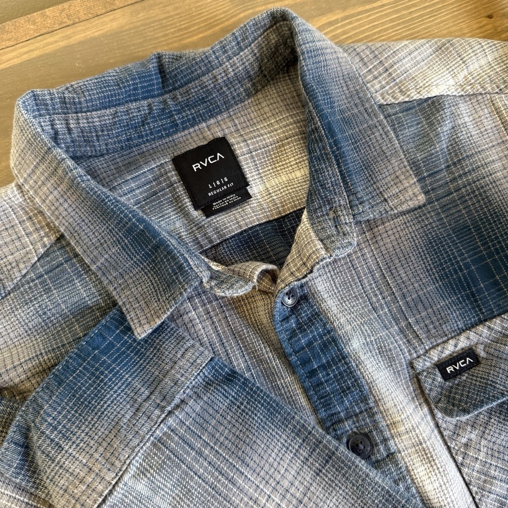 RVCA Men's Large Regular Fit Plaid Flannel Long‎ Sleeve Button Up Shirt Collar